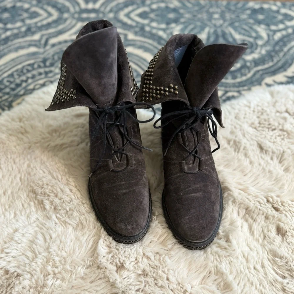 Stuart Weitzman Yadastud Chain-Link Fold Down Studded Ankle Grey Suede Size 7 - Picture 15 of 17